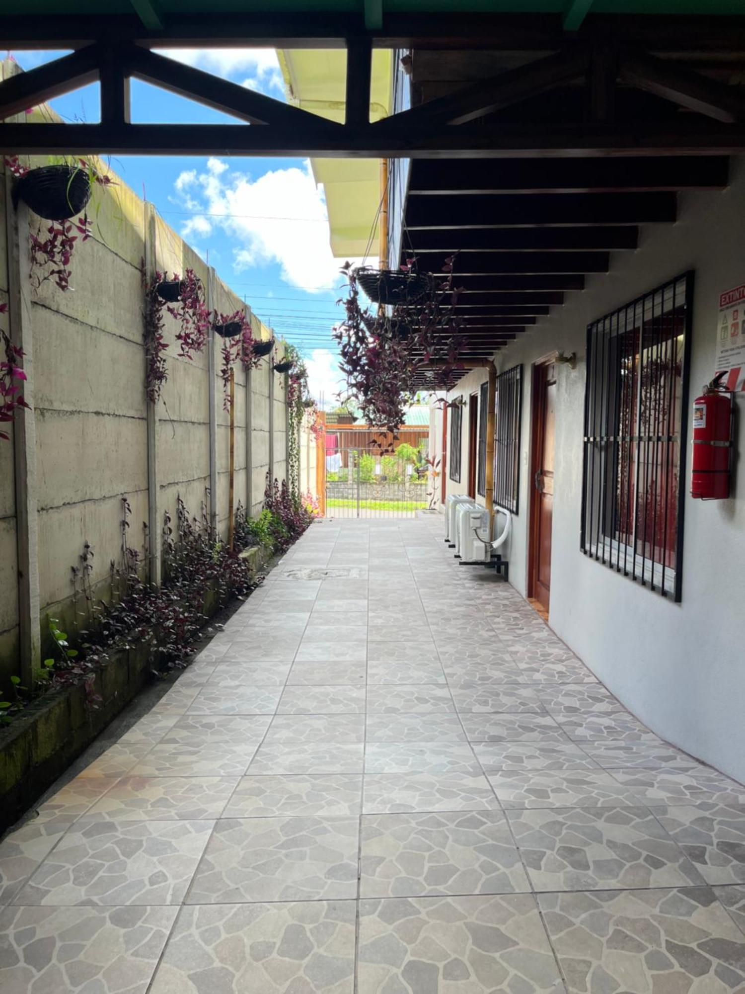 Arenal Sloth Hostel La Fortuna Esterno foto